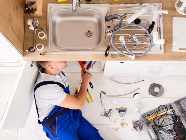 Choose Good Plumbers and Get Emergency Services 